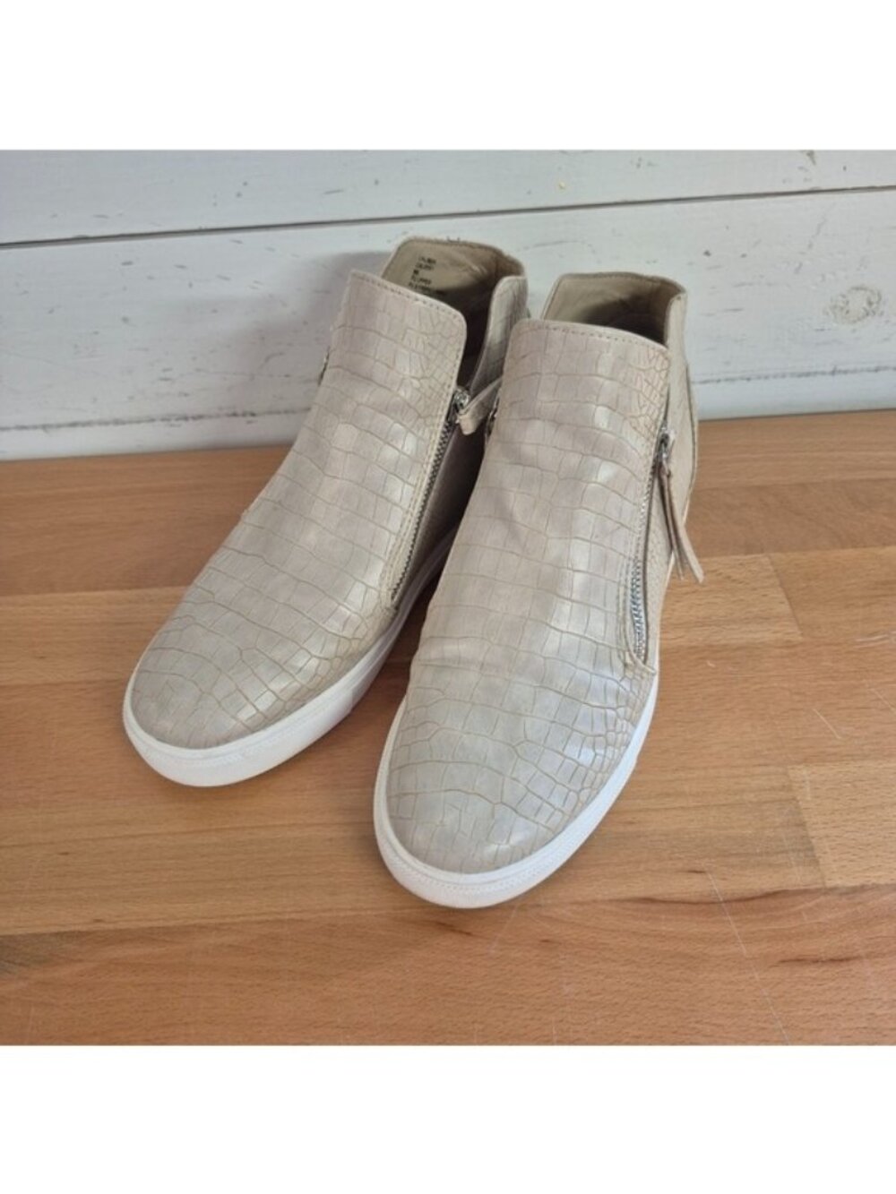 Steve Madden Caliber‎ Croc-Embossed High-Top Sneakers Beige PU Upper Side Zipper
